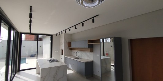 Casa a venda condomínio Novo Campestre