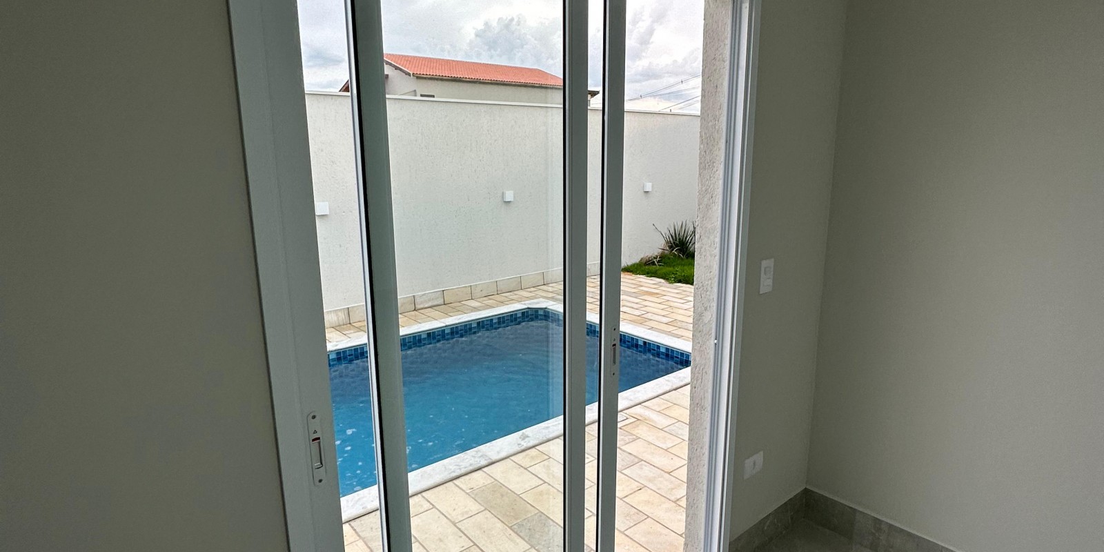 Casa a venda no Condomínio Soleil bairro Bongue