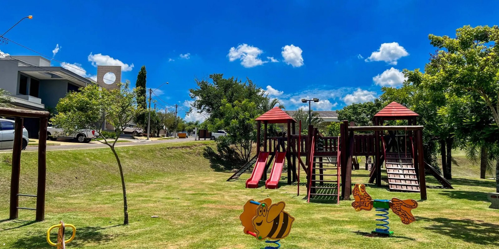 Casa condomínio Residencial Damha 1